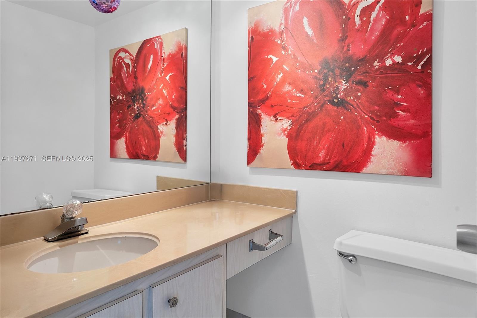 Ver detalles 2115 1 / 2 943 sq. ft. $ 2025-12-09 0 foto