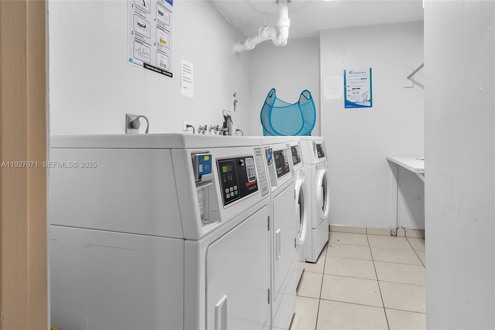 Ver detalles 2115 1 / 2 943 sq. ft. $ 2025-12-09 0 foto