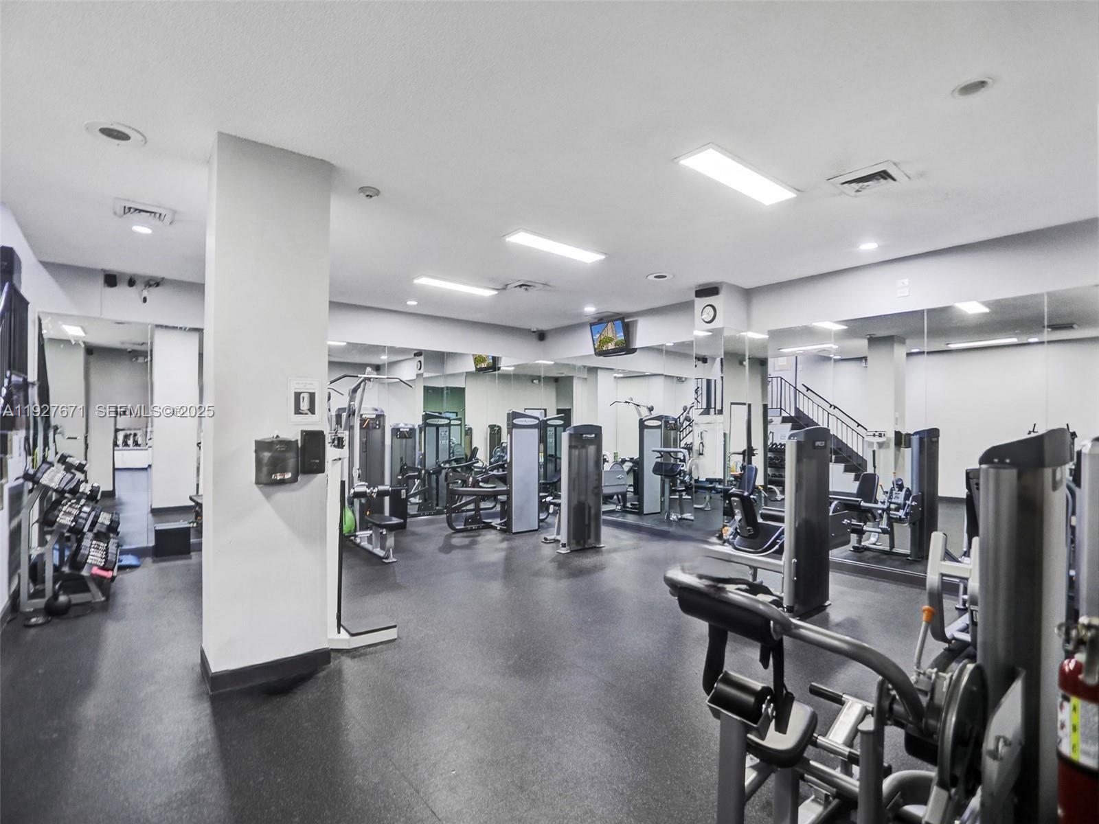 Ver detalles 2115 1 / 2 943 sq. ft. $ 2025-12-09 0 foto