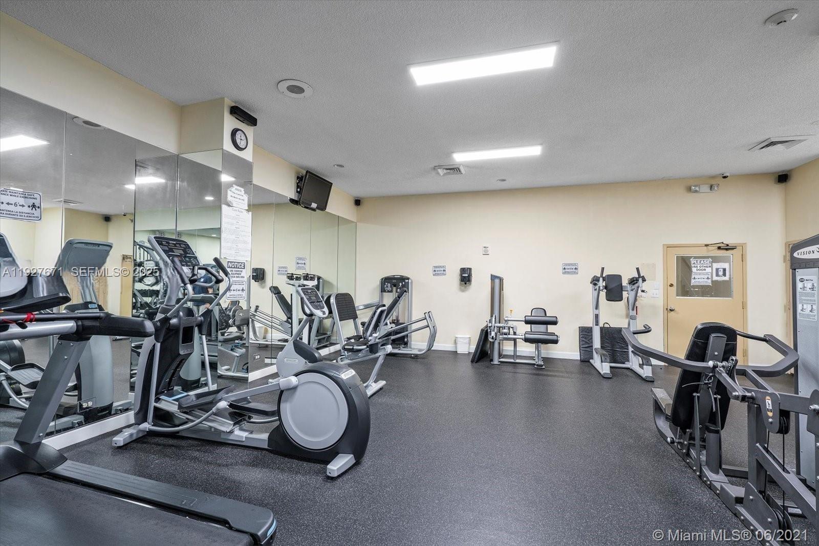 Ver detalles 2115 1 / 2 943 sq. ft. $ 2025-12-09 0 foto