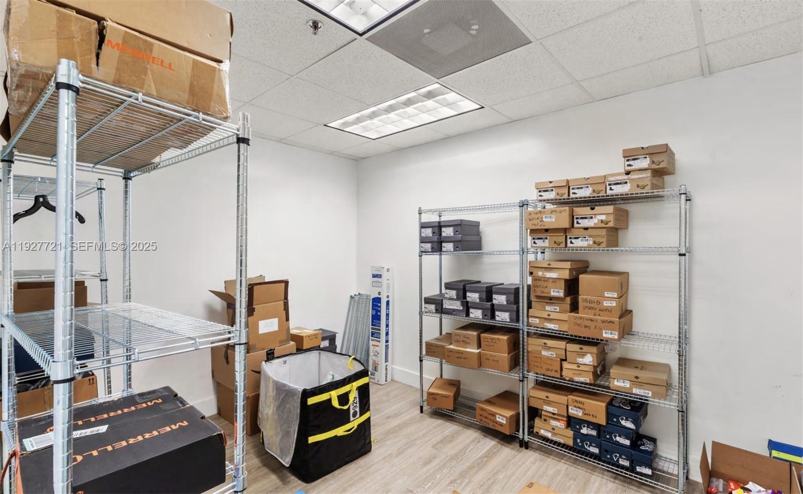 502  /   кв.футов $ 2025-12-09 0 Фото