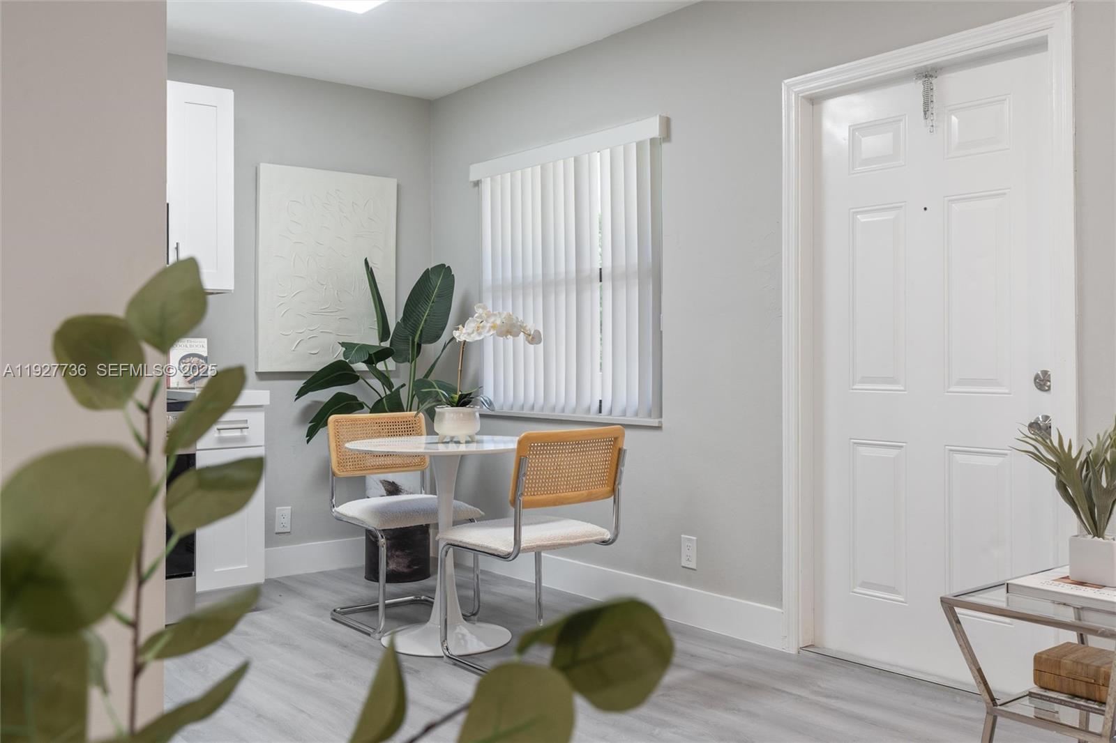 1-28  /   sq. ft. $ 2025-12-09 0 foto