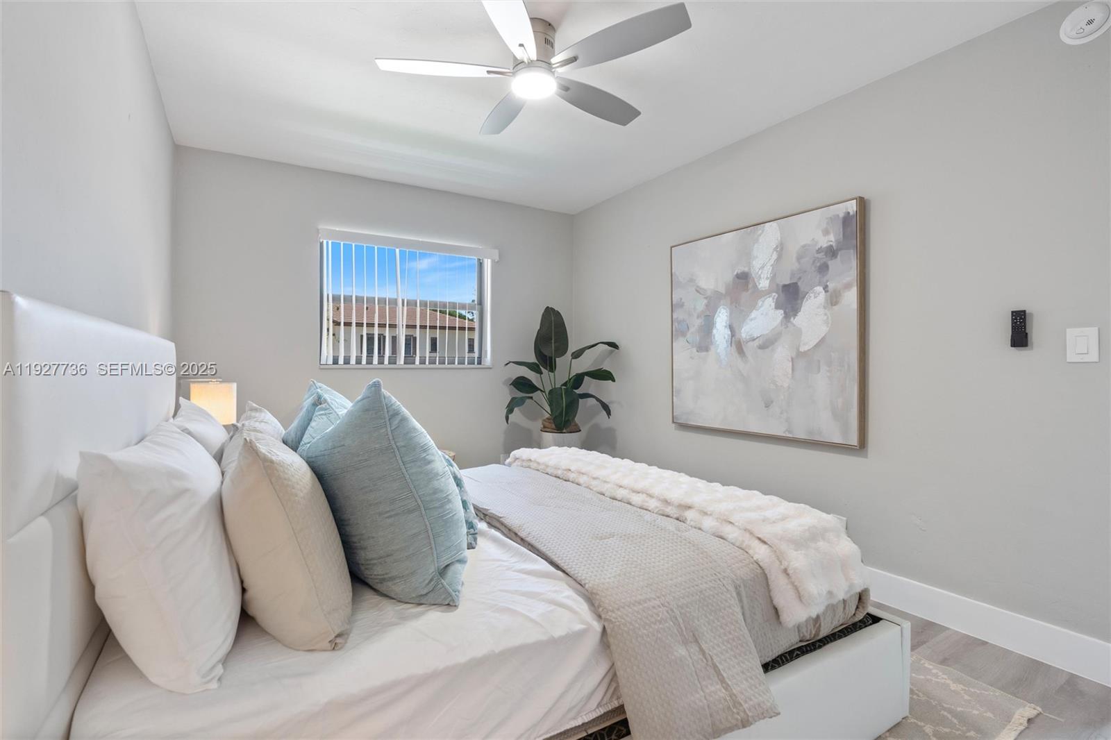 1-28  /   sq. ft. $ 2025-12-09 0 foto