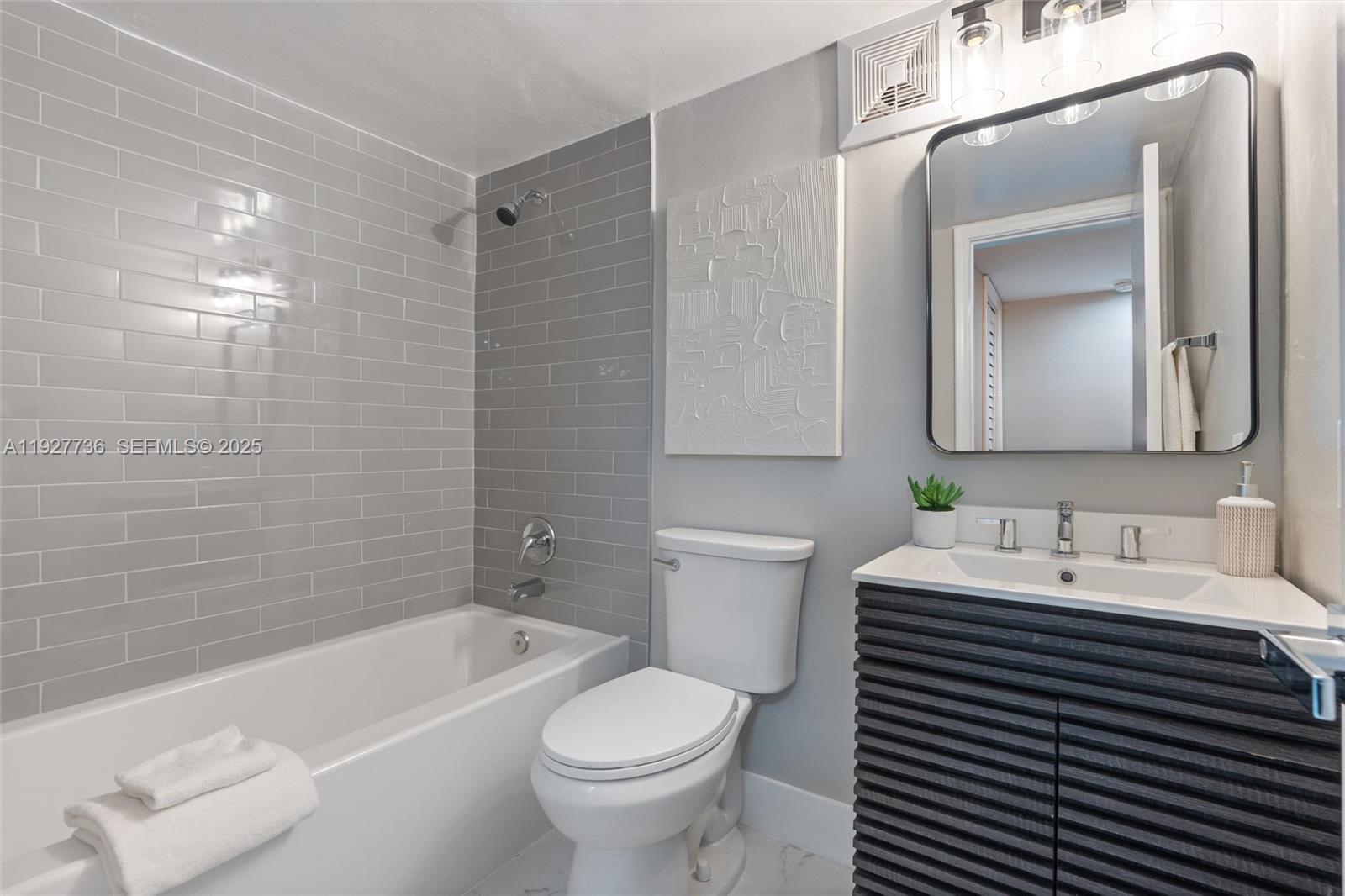 1-28  /   sq. ft. $ 2025-12-09 0 foto