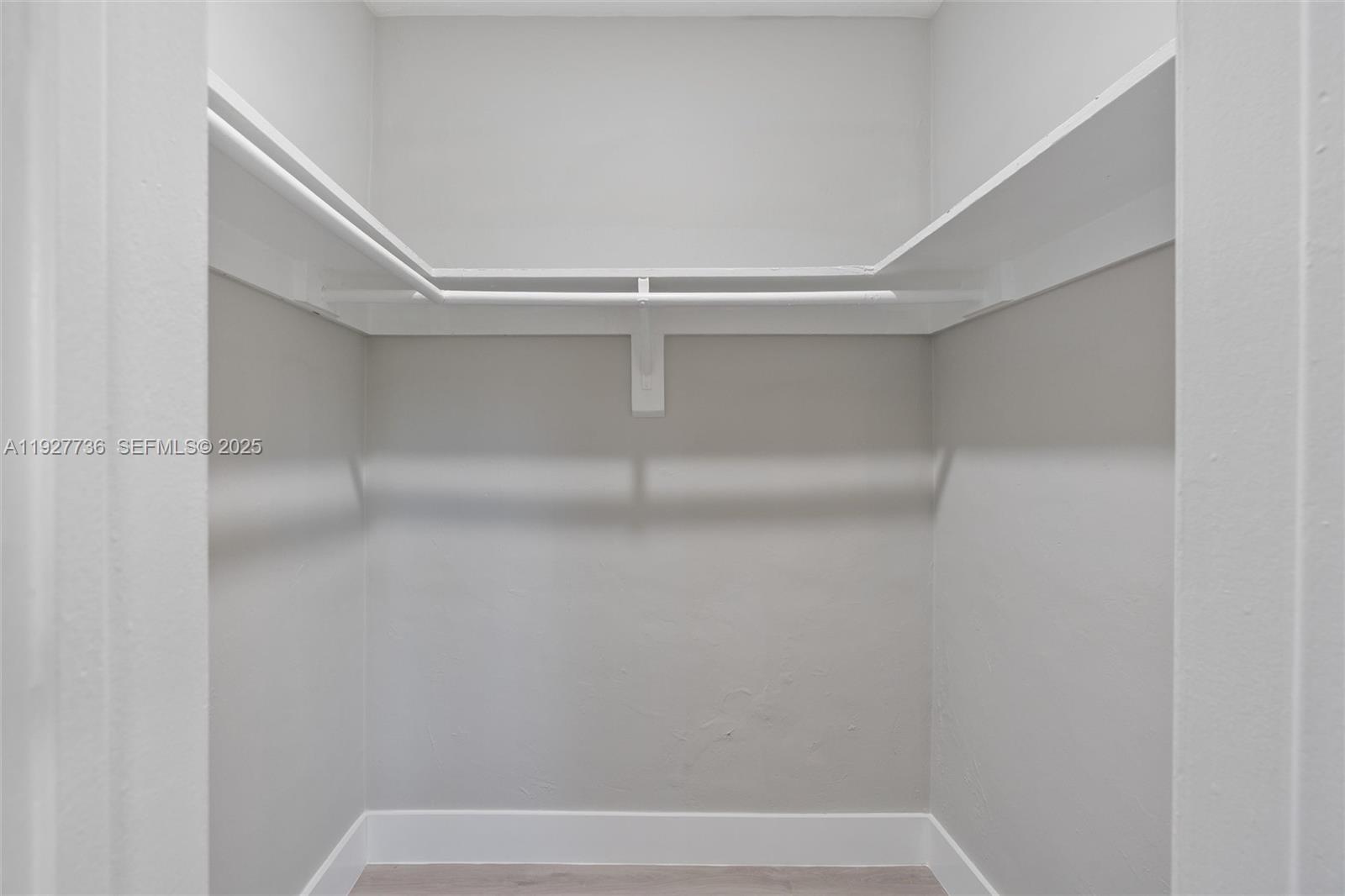 1-28  /   sq. ft. $ 2025-12-09 0 foto