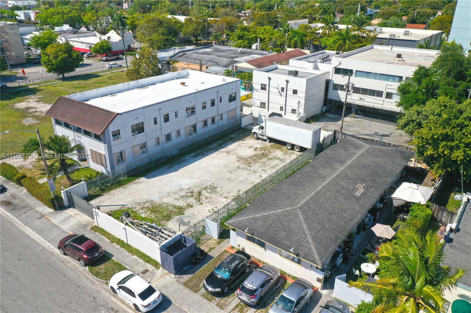   /   кв.футов $ 2025-12-09 0 Фото