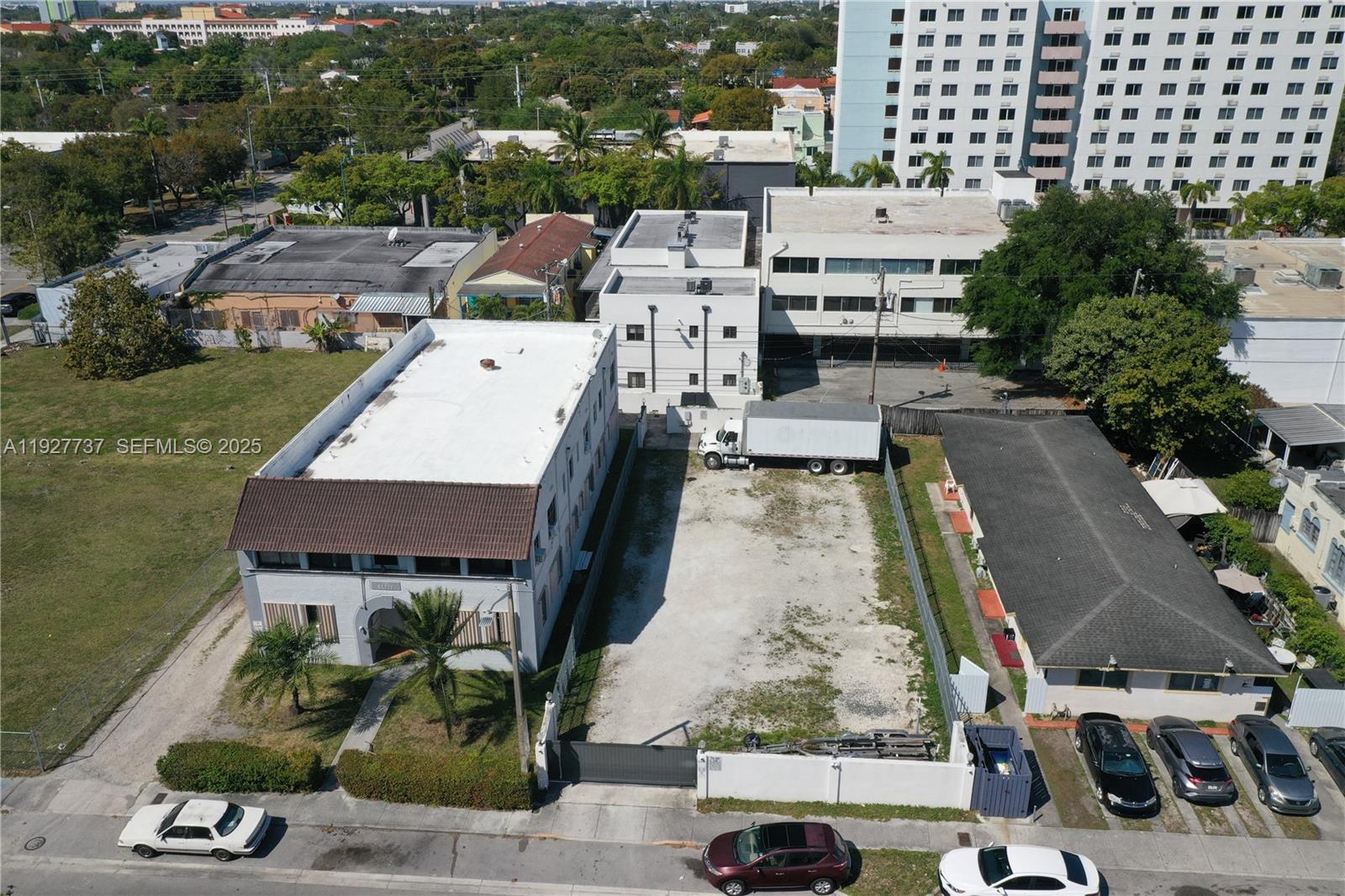   /   кв.футов $ 2025-12-09 0 Фото