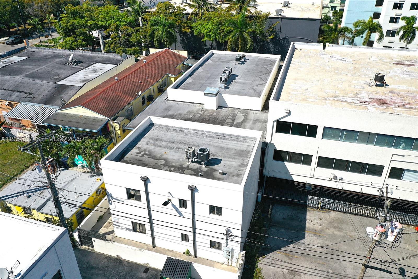   /   кв.футов $ 2025-12-09 0 Фото