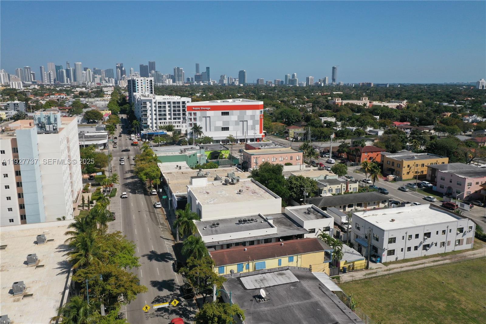   /   кв.футов $ 2025-12-09 0 Фото