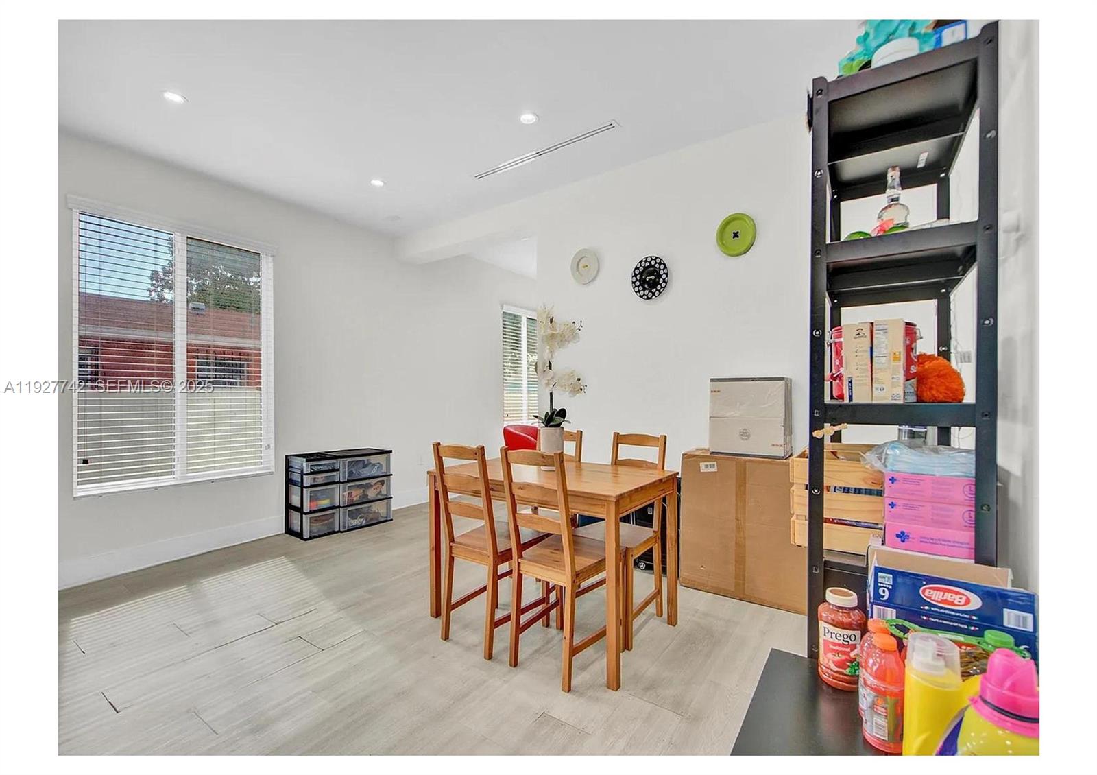 See details / 1897 sq. ft. $ 2025-12-09 0 Photo