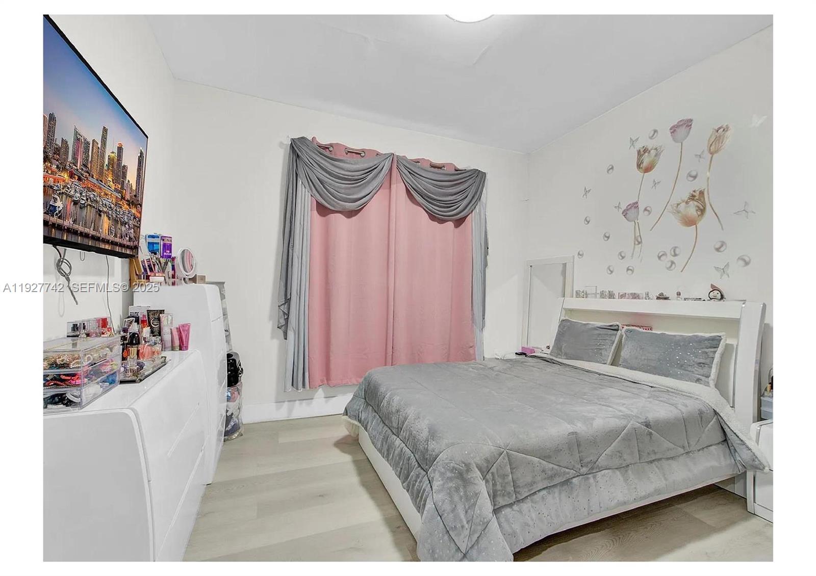 See details / 1897 sq. ft. $ 2025-12-09 0 Photo