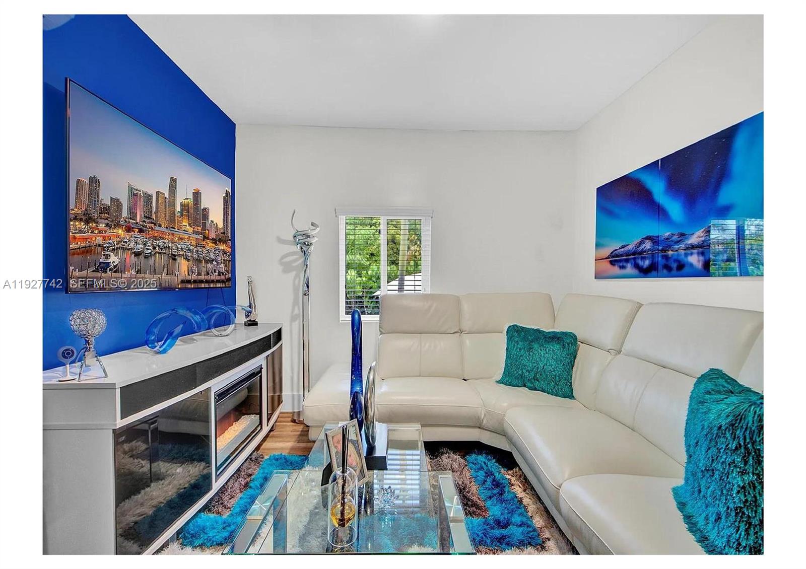 See details / 1897 sq. ft. $ 2025-12-09 0 Photo