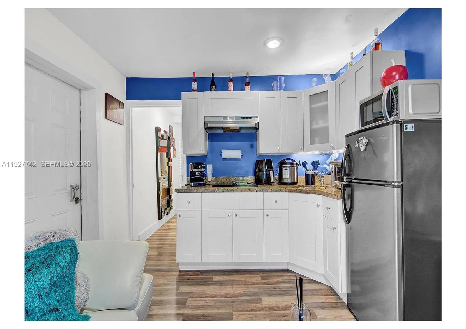 See details / 1897 sq. ft. $ 2025-12-09 0 Photo