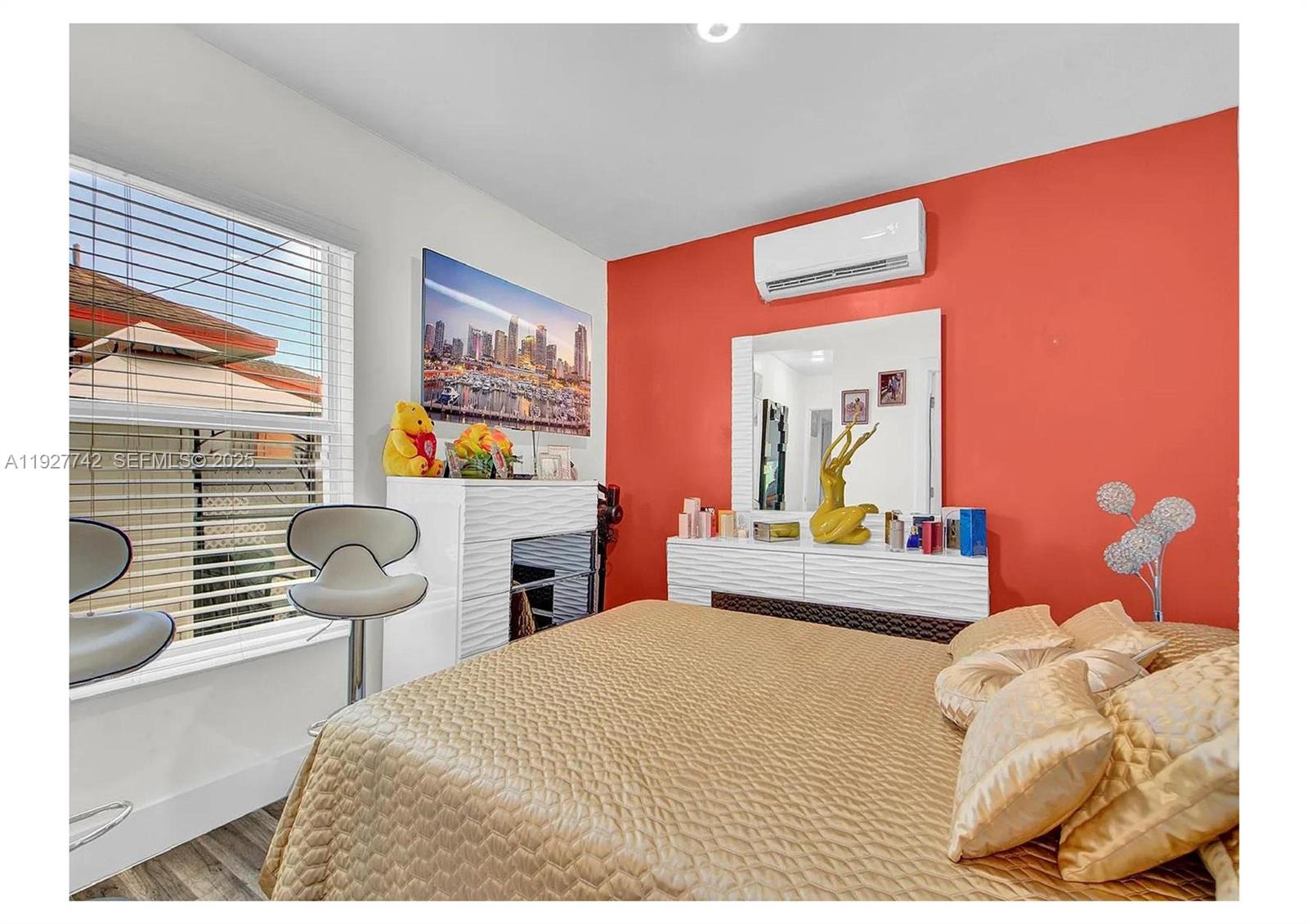 See details / 1897 sq. ft. $ 2025-12-09 0 Photo