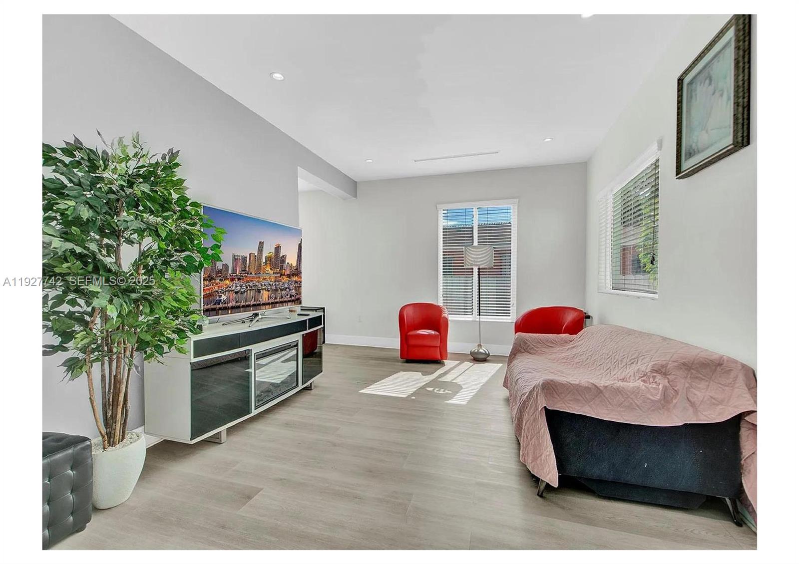 See details / 1897 sq. ft. $ 2025-12-09 0 Photo