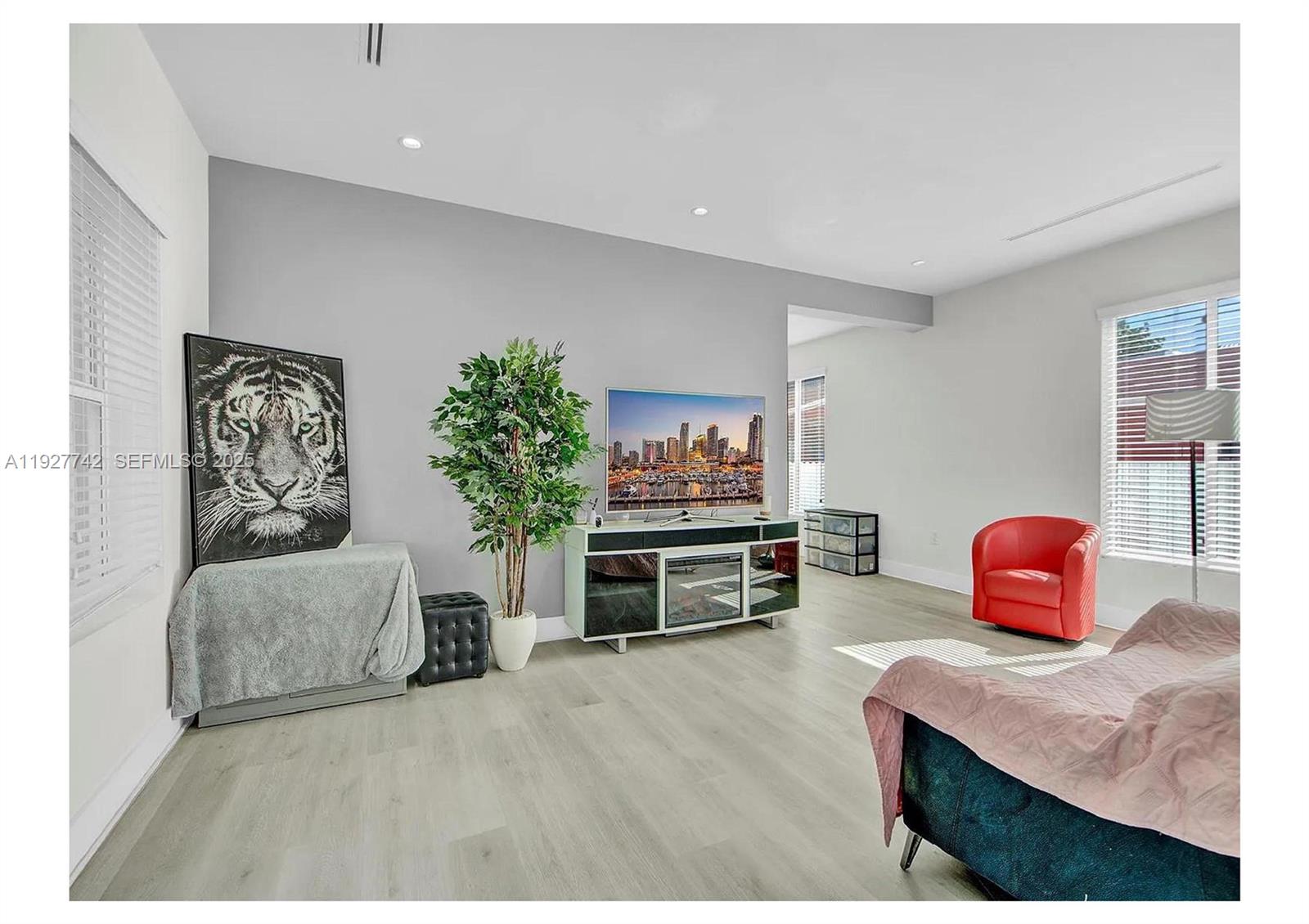 See details / 1897 sq. ft. $ 2025-12-09 0 Photo