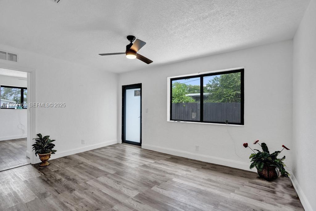   /  1464 sq. ft. $ 2025-12-09 0 Photo