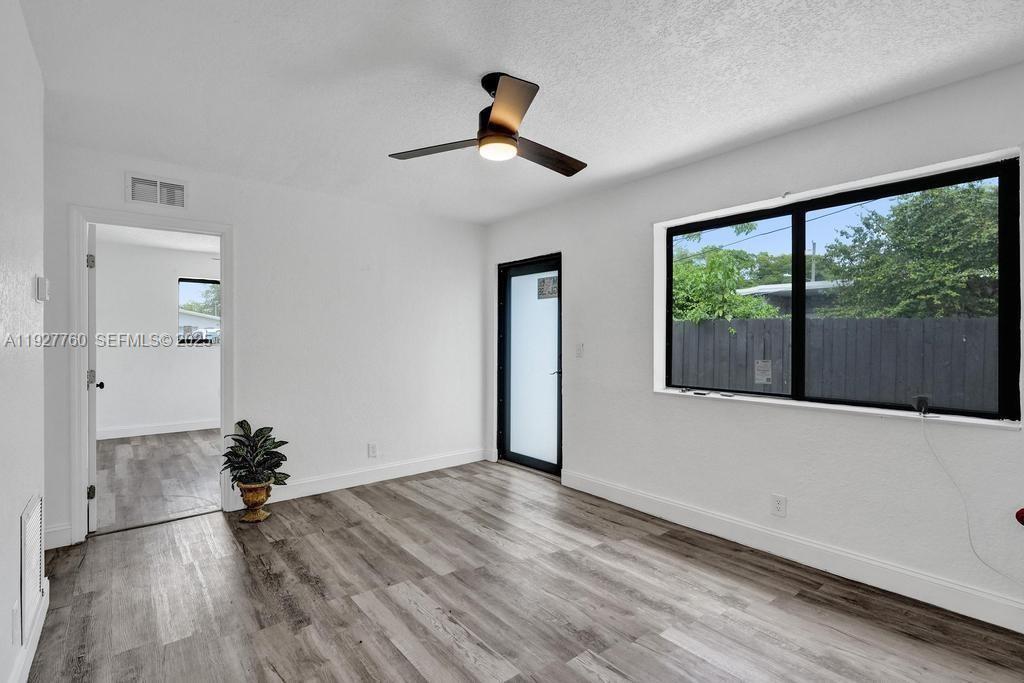   /  1464 sq. ft. $ 2025-12-09 0 Photo