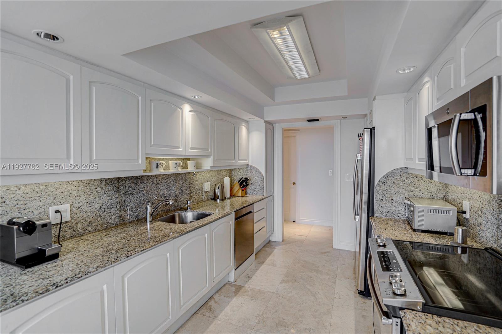 2806 3 / 4 2390 кв.футов $ 2025-12-09 0 Фото