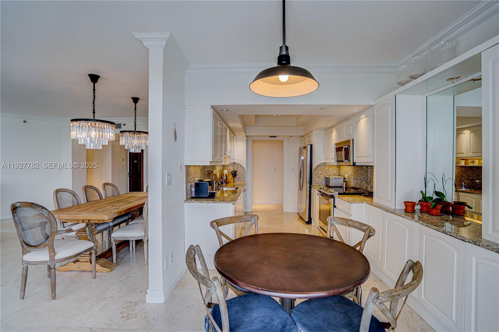 2806 3 / 4 2390 кв.футов $ 2025-12-09 0 Фото