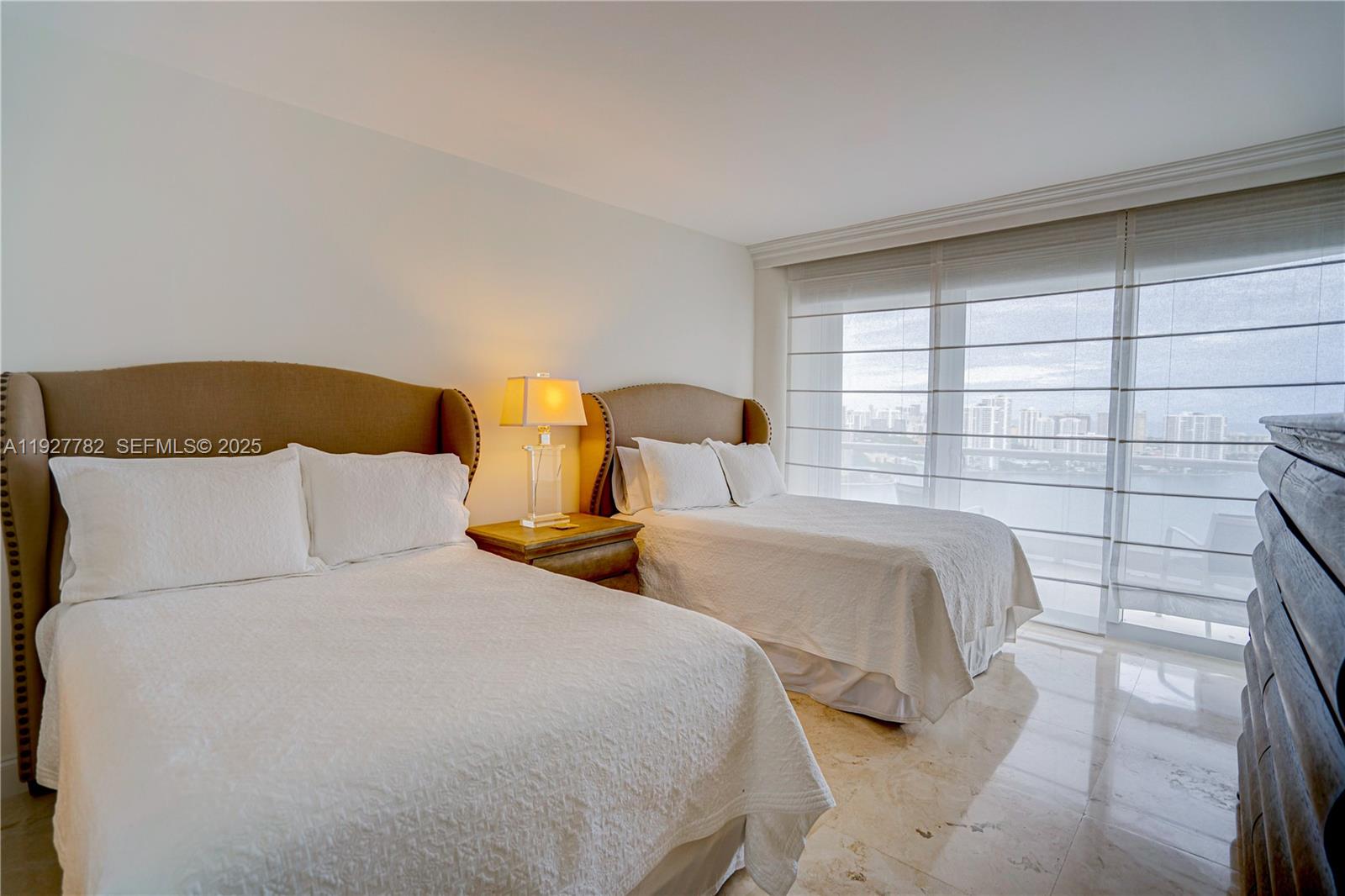 2806 3 / 4 2390 кв.футов $ 2025-12-09 0 Фото