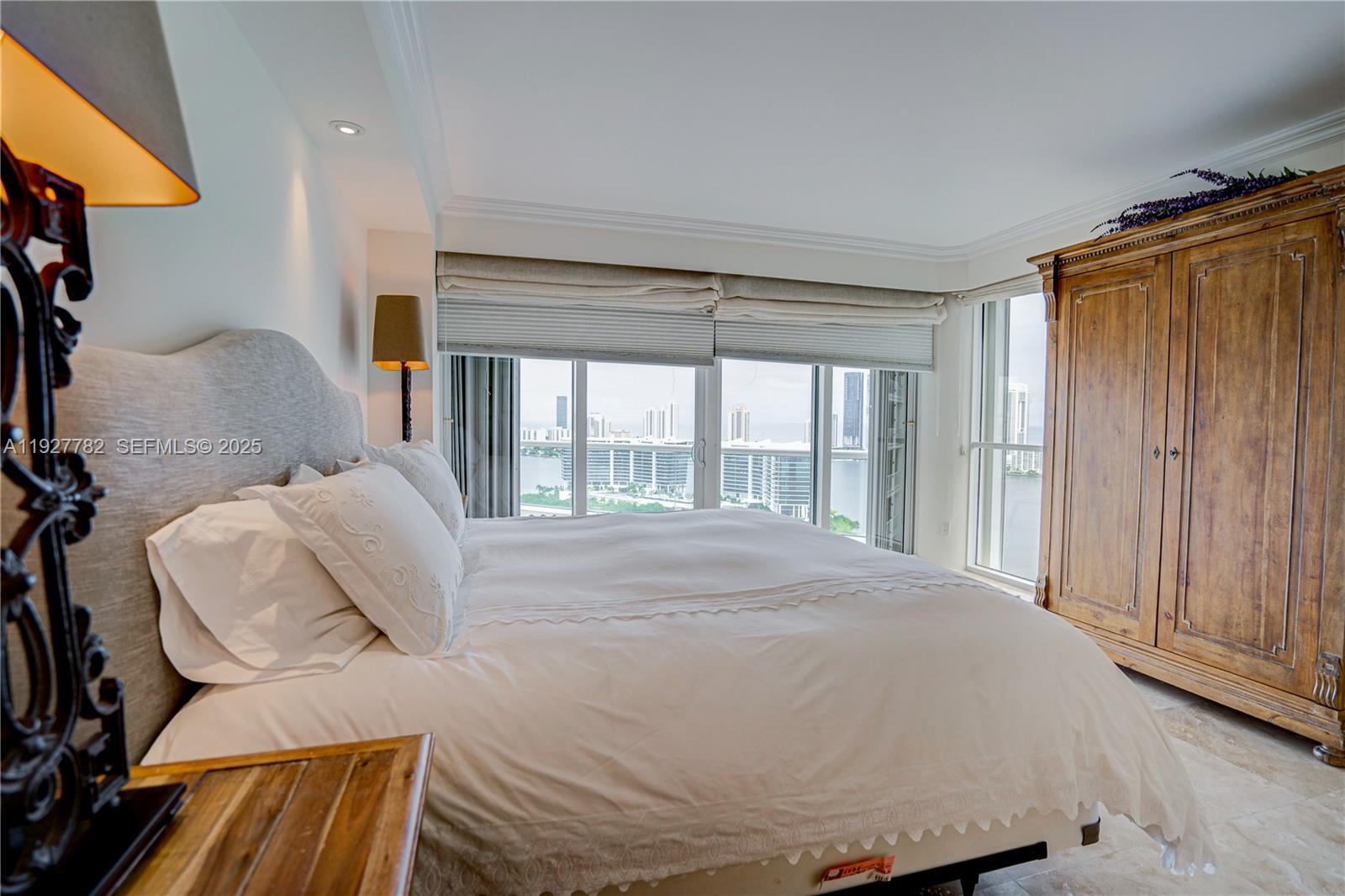 2806 3 / 4 2390 кв.футов $ 2025-12-09 0 Фото