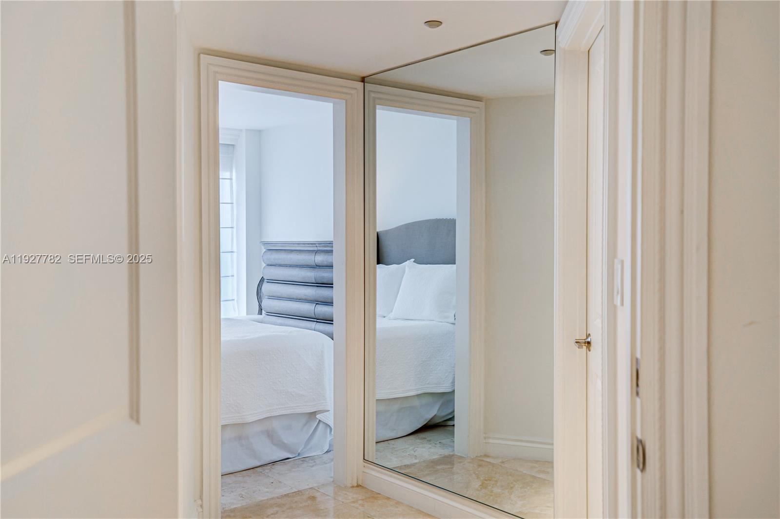 2806 3 / 4 2390 кв.футов $ 2025-12-09 0 Фото