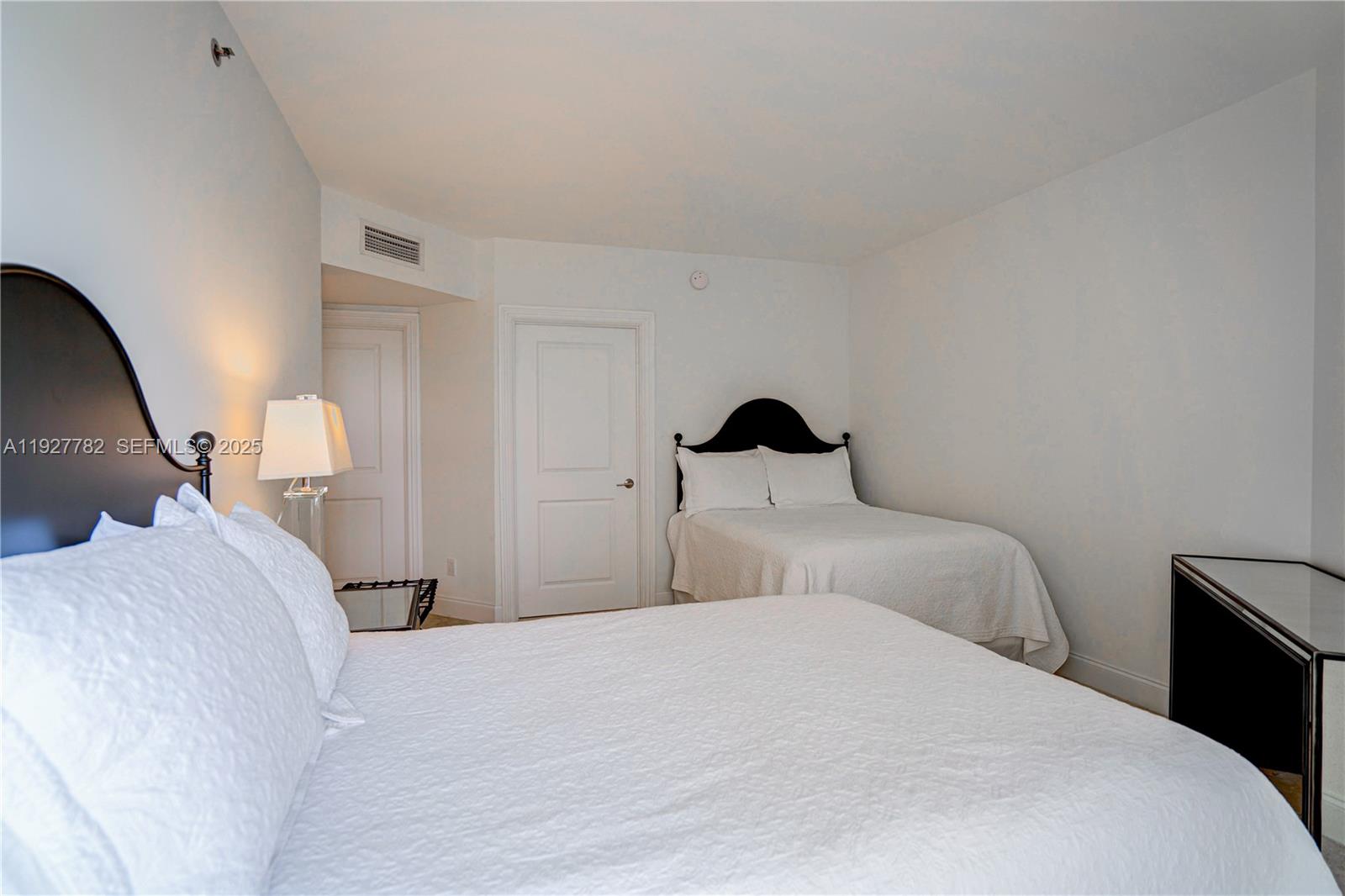 2806 3 / 4 2390 кв.футов $ 2025-12-09 0 Фото