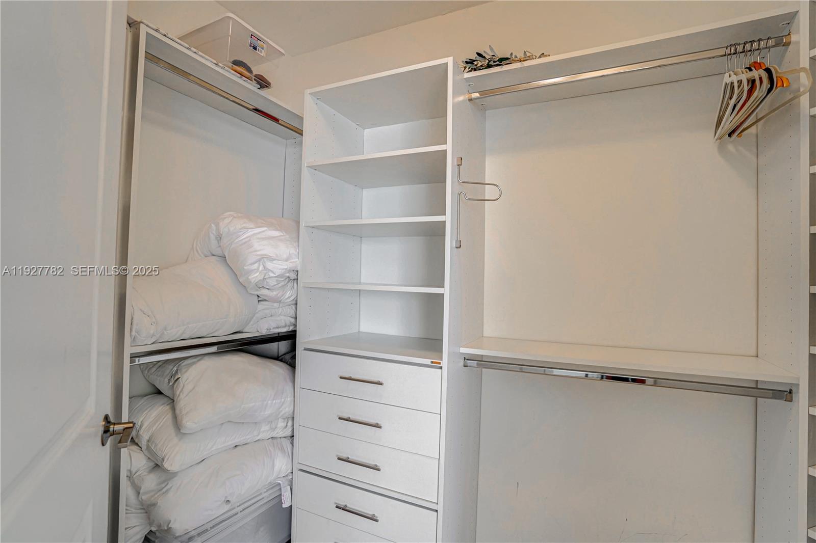 2806 3 / 4 2390 кв.футов $ 2025-12-09 0 Фото