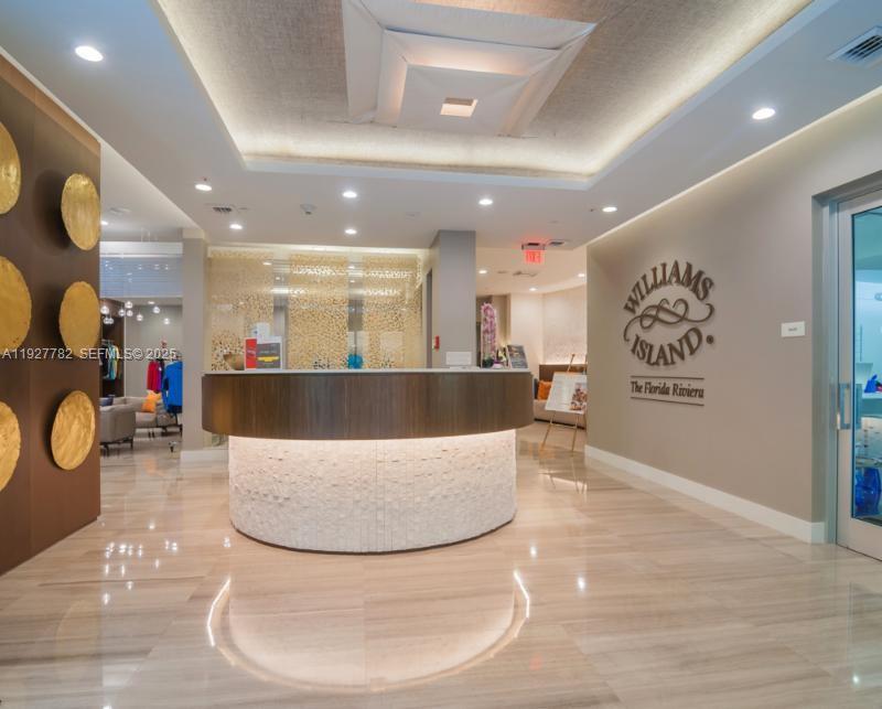 2806 3 / 4 2390 кв.футов $ 2025-12-09 0 Фото