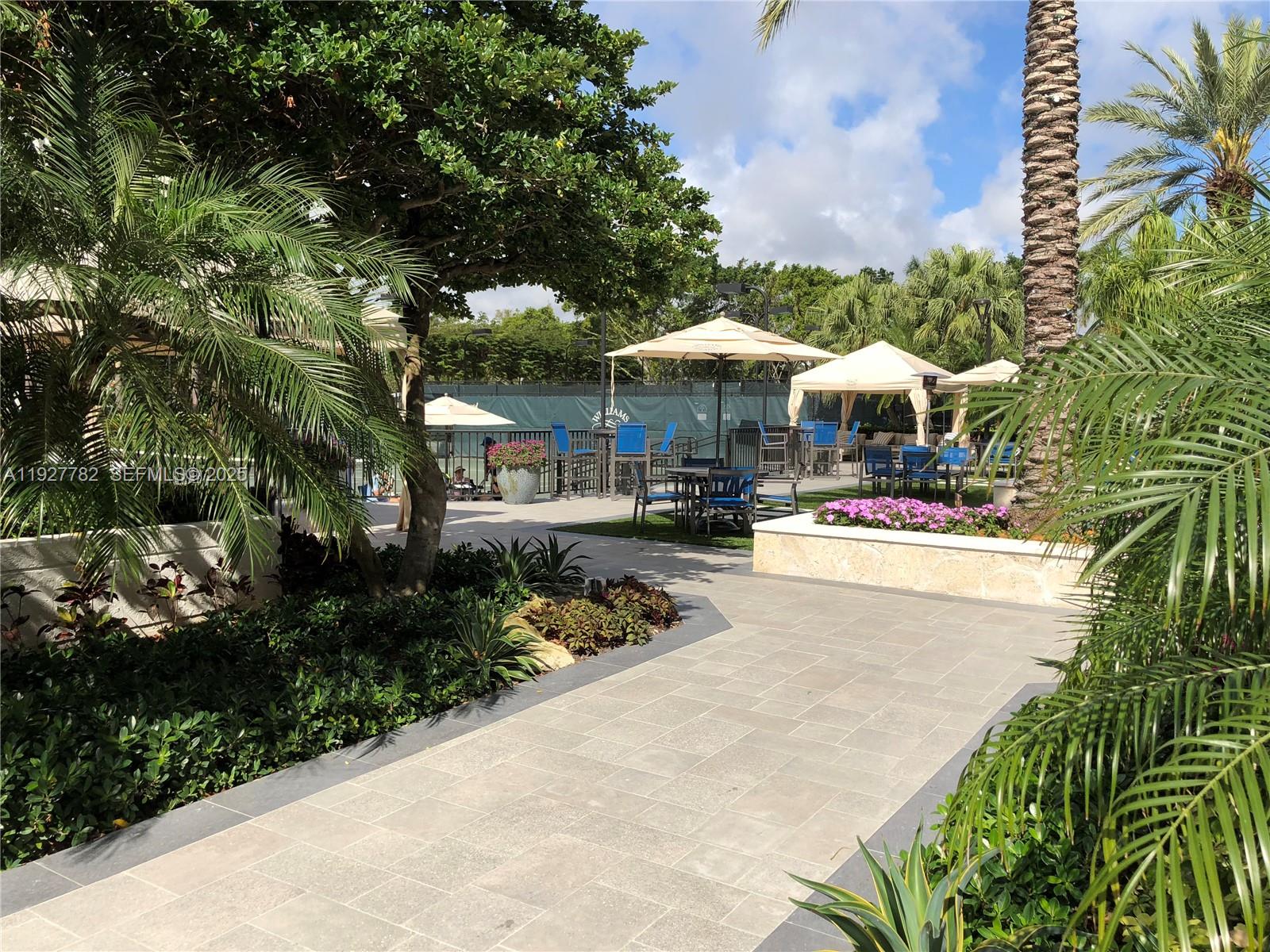 2806 3 / 4 2390 кв.футов $ 2025-12-09 0 Фото