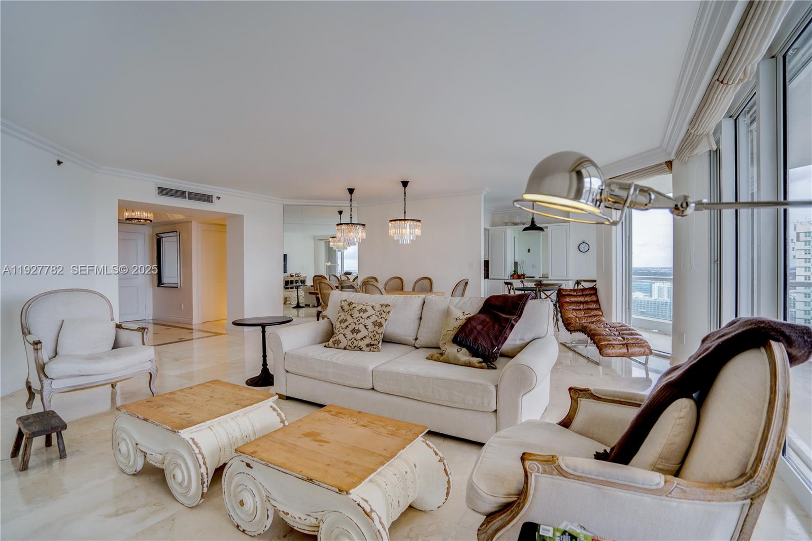 2806 3 / 4 2390 кв.футов $ 2025-12-09 0 Фото