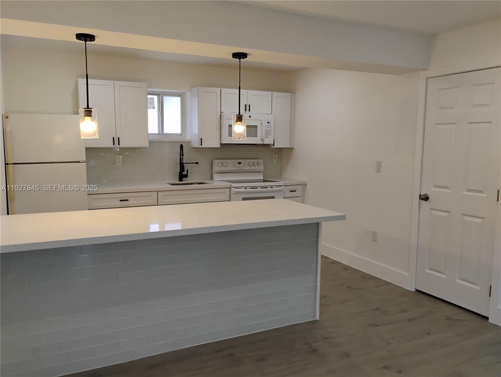   /  3512 sq. ft. $ 2025-12-09 0 Photo