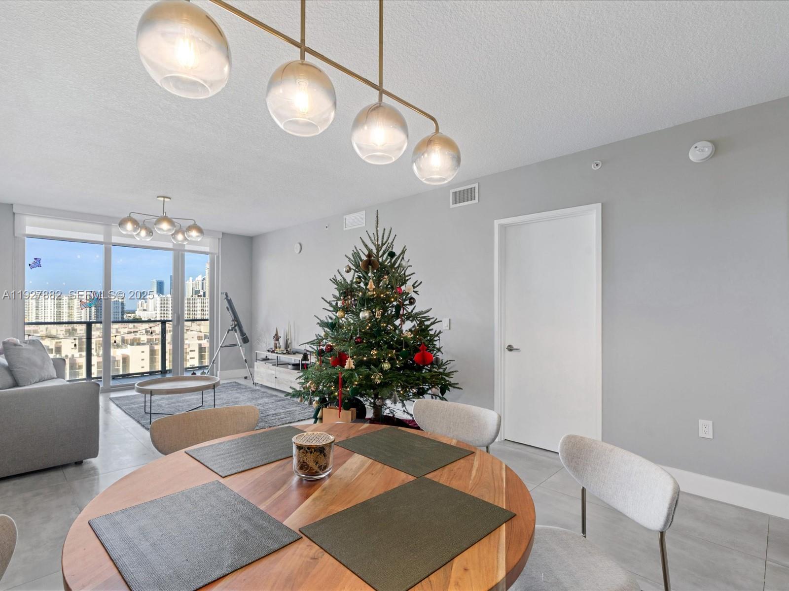 See details 4-1405 2 / 3 1541 sq. ft. $ 2025-12-09 0 Photo