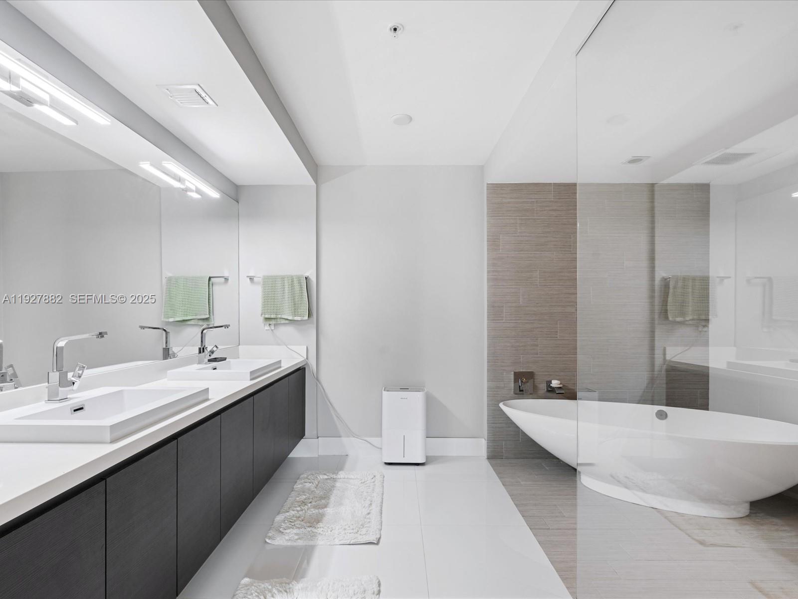 See details 4-1405 2 / 3 1541 sq. ft. $ 2025-12-09 0 Photo