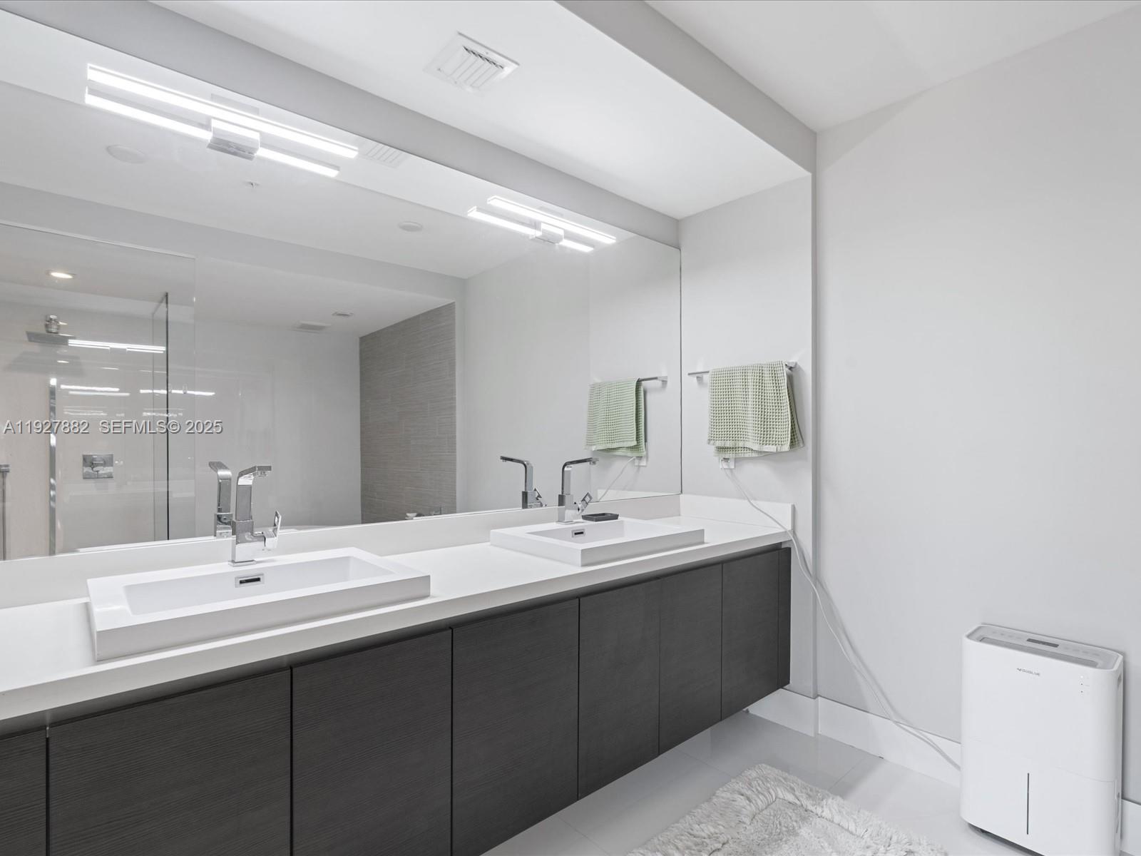 See details 4-1405 2 / 3 1541 sq. ft. $ 2025-12-09 0 Photo