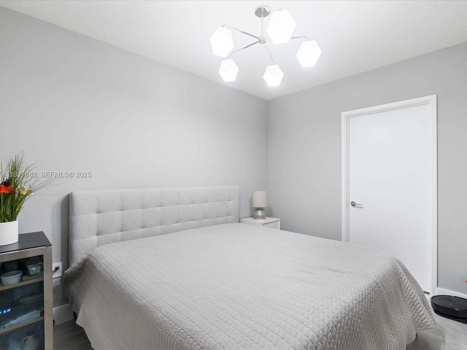 See details 4-1405 2 / 3 1541 sq. ft. $ 2025-12-09 0 Photo