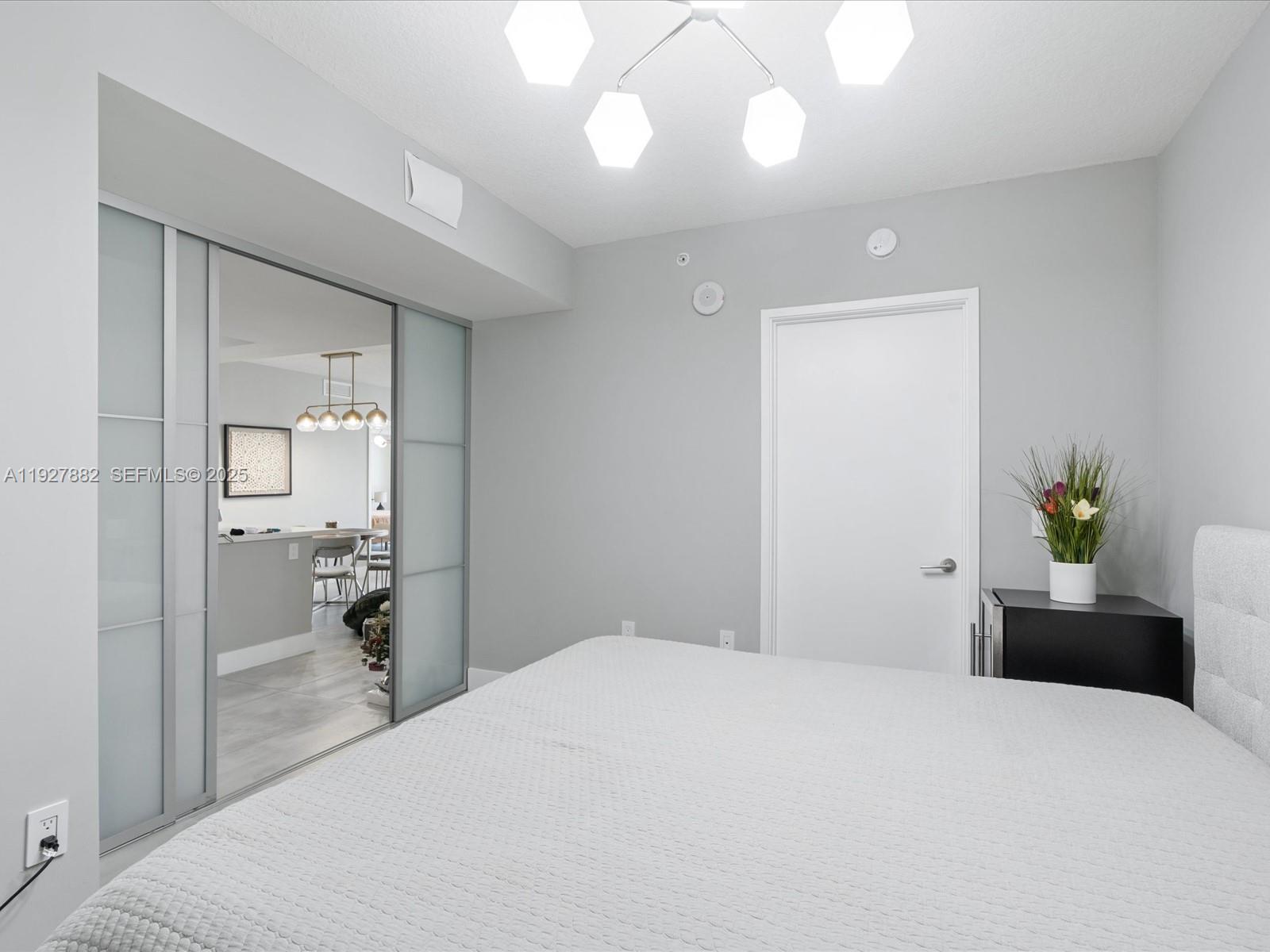 See details 4-1405 2 / 3 1541 sq. ft. $ 2025-12-09 0 Photo