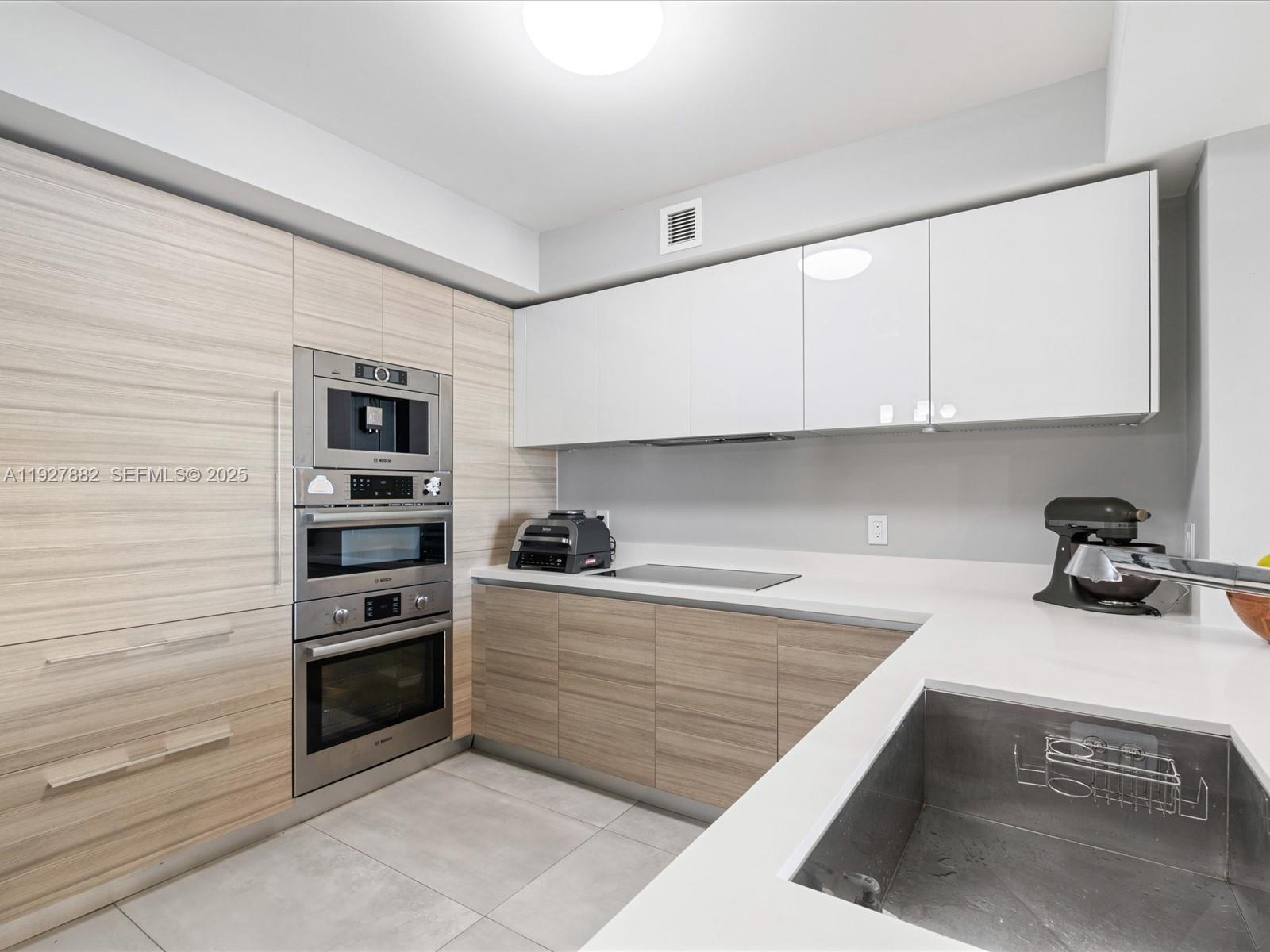 See details 4-1405 2 / 3 1541 sq. ft. $ 2025-12-09 0 Photo