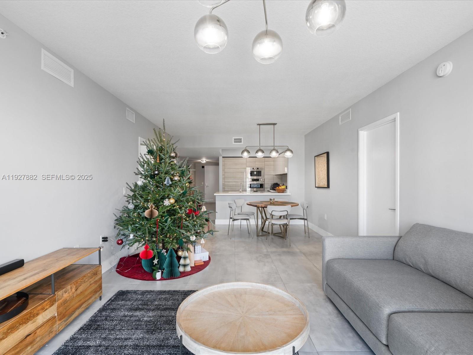 See details 4-1405 2 / 3 1541 sq. ft. $ 2025-12-09 0 Photo