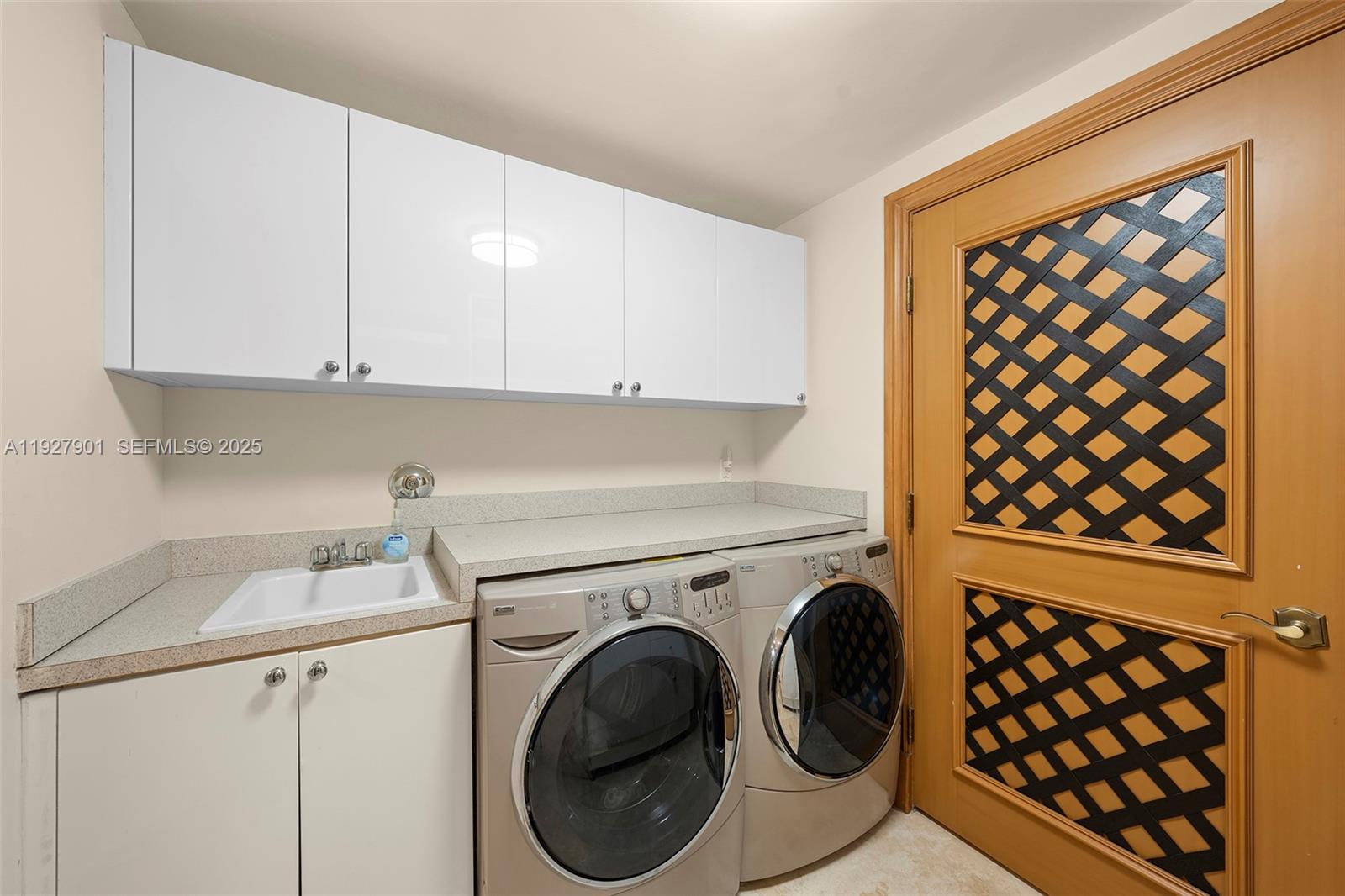 4303 5 / 5 4415 sq. ft. $ 2025-12-09 0 Photo