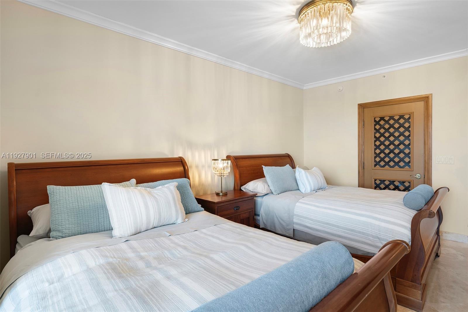 4303 5 / 5 4415 sq. ft. $ 2025-12-09 0 Photo