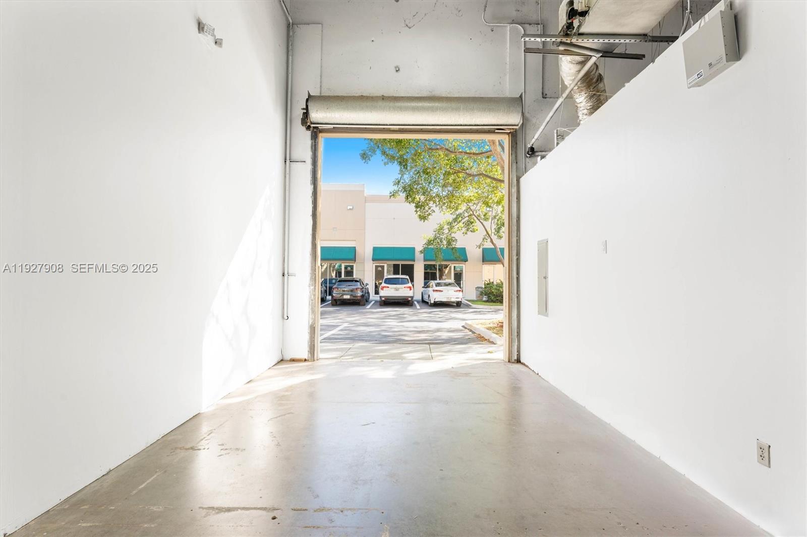 See details 13 / sq. ft. $ 2025-12-09 0 Photo