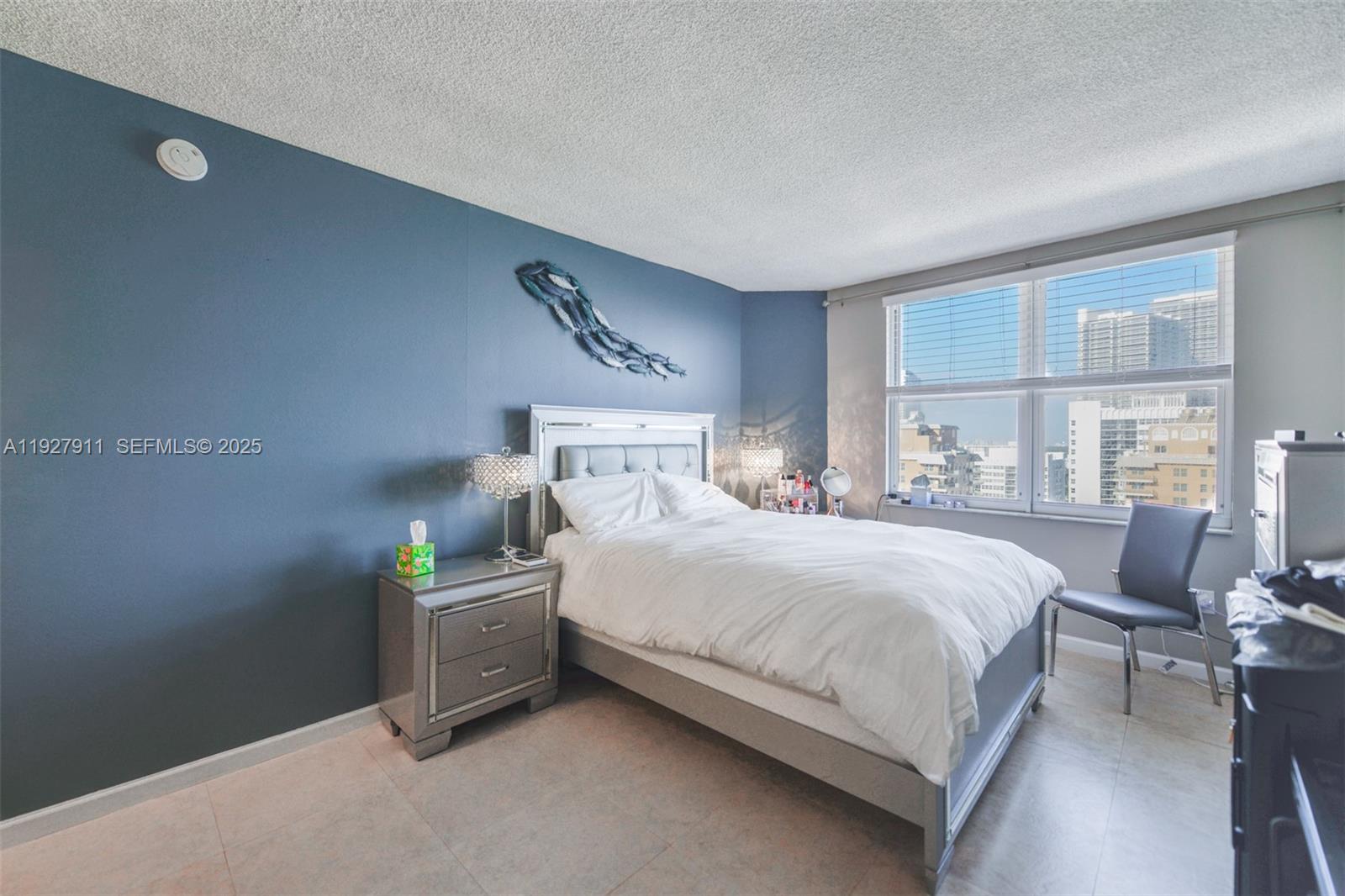 See details 20D 1 / 2 870 sq. ft. $ 2025-12-09 0 Photo