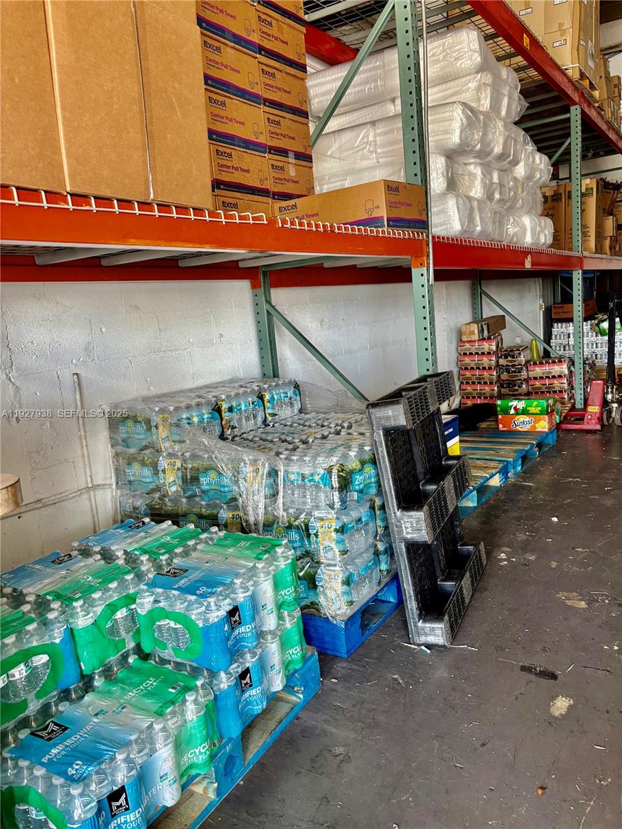   /   кв.футов $ 2025-12-09 0 Фото