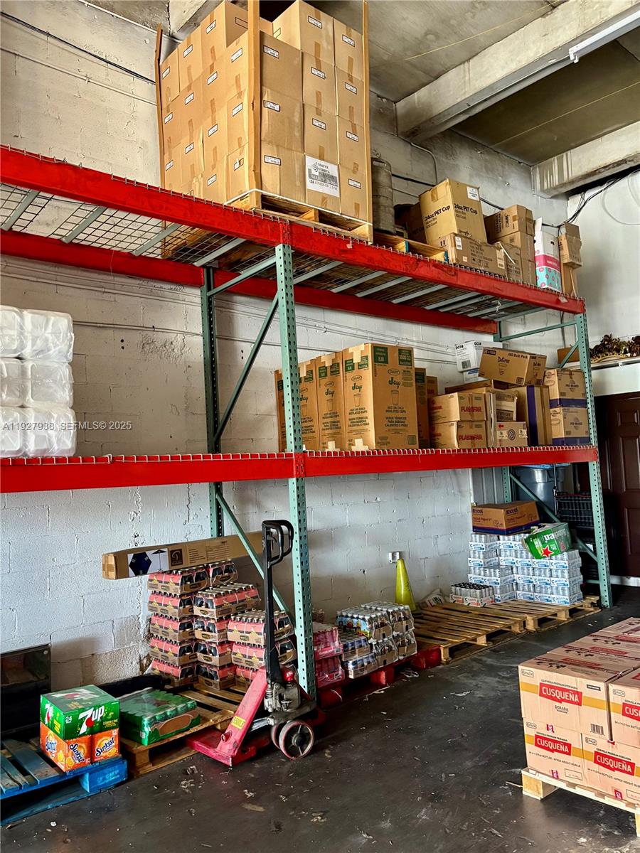   /   кв.футов $ 2025-12-09 0 Фото