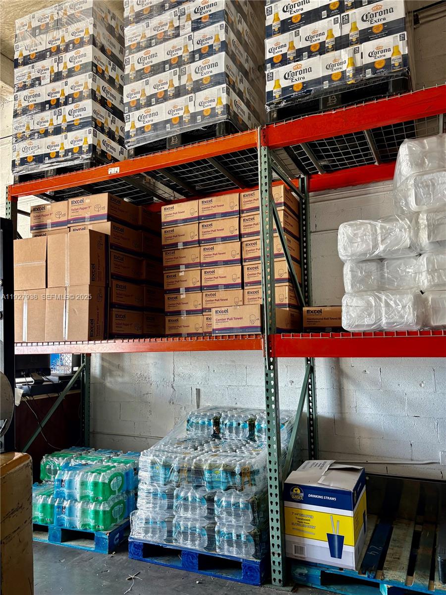   /   кв.футов $ 2025-12-09 0 Фото