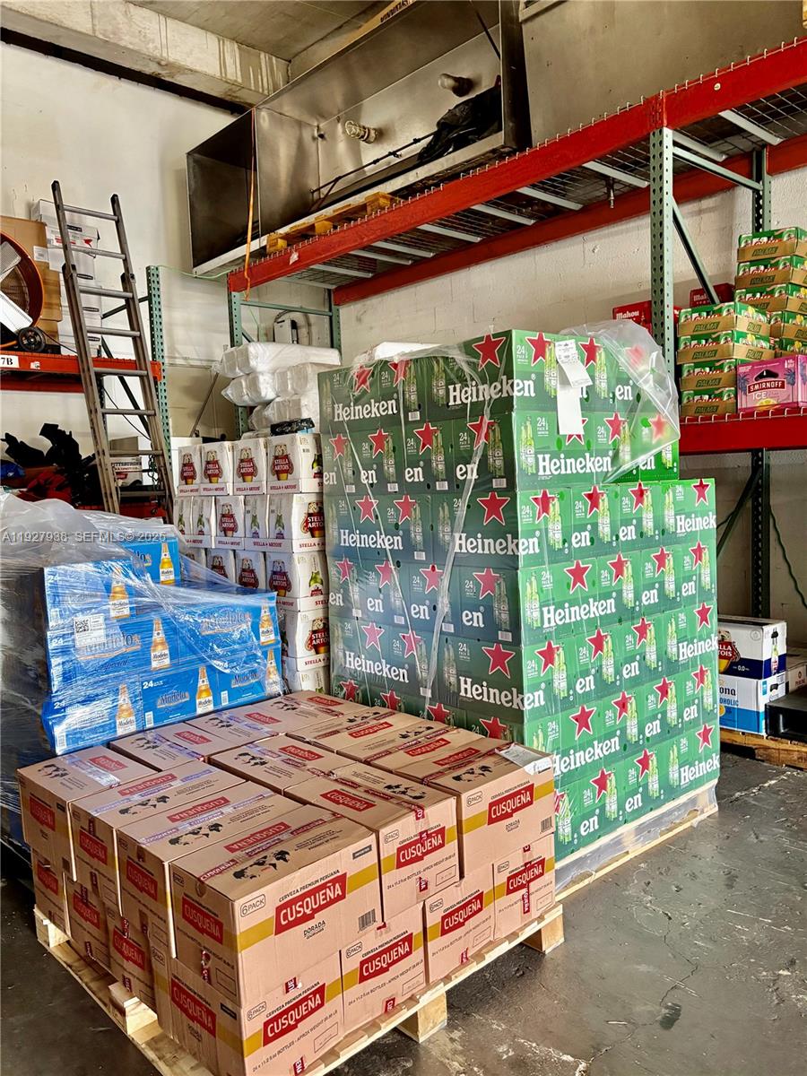   /   кв.футов $ 2025-12-09 0 Фото