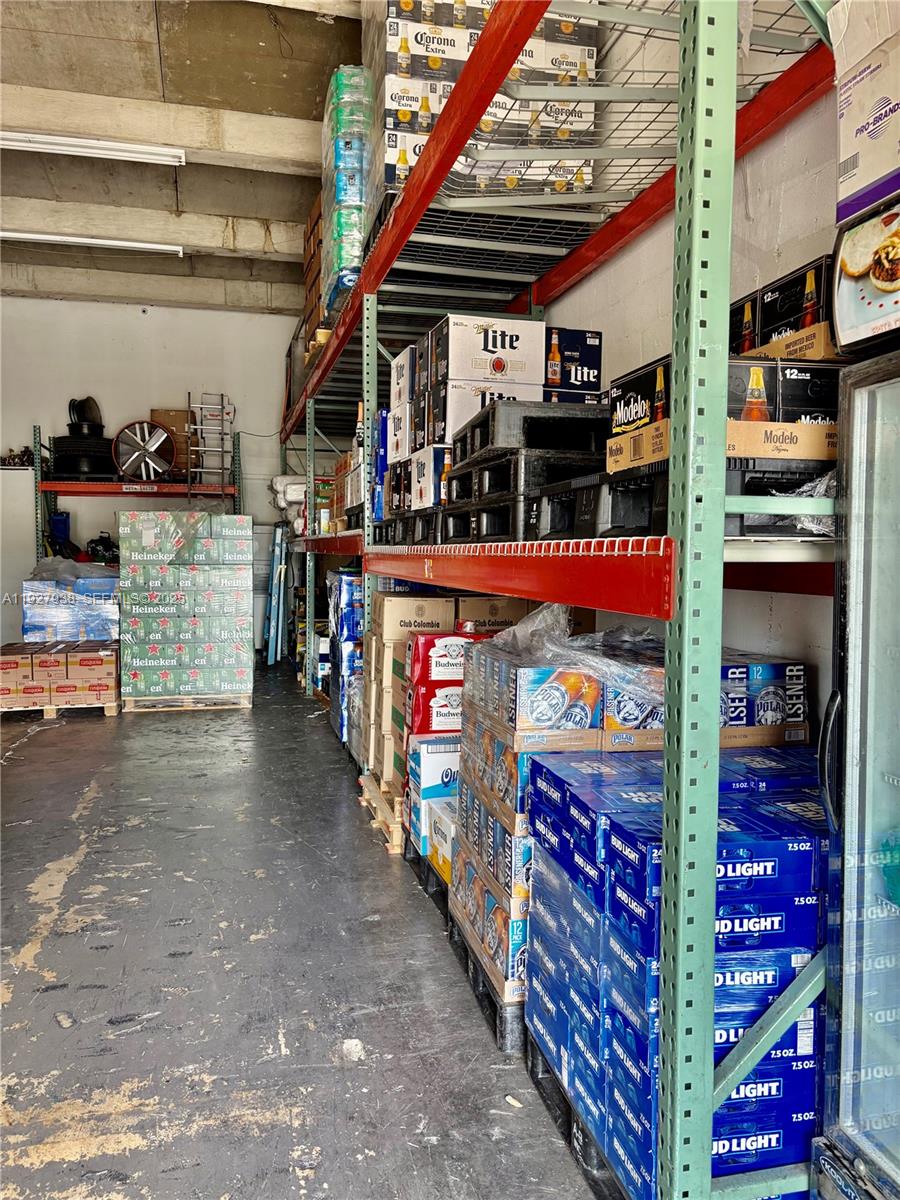   /   кв.футов $ 2025-12-09 0 Фото