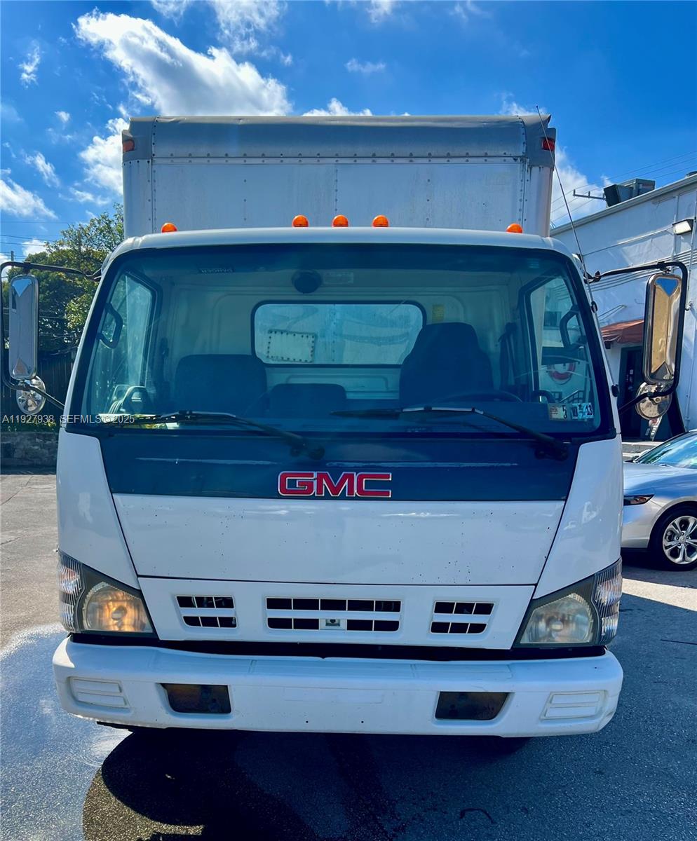   /   кв.футов $ 2025-12-09 0 Фото